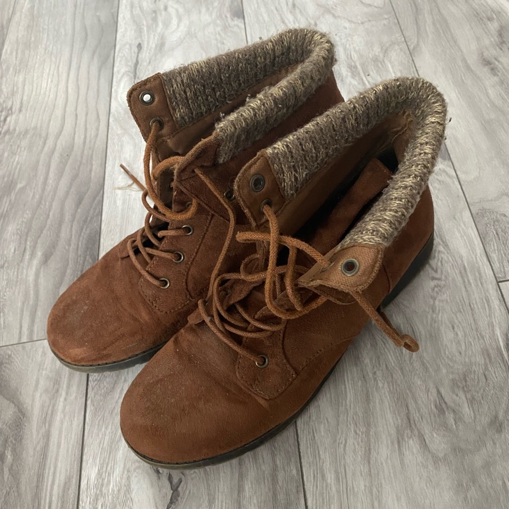 8.5 woman’s boots